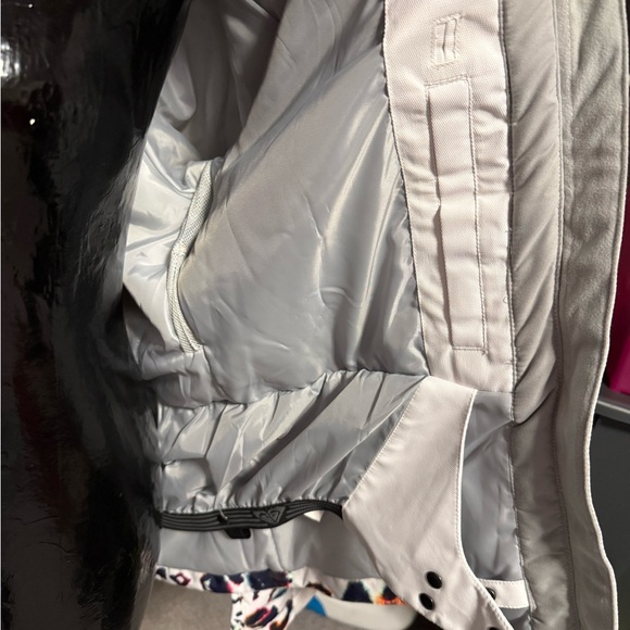 Roxy White and Multicolor Leopard Print Ski Jacket - Picture 8 of 13
